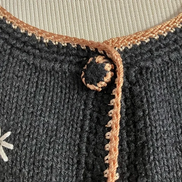 Heirloom Collectibles Women’s Cardigan, L, Black/Peach/Green, Cottagecore - Picture 7 of 8